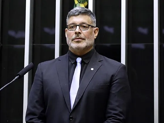 "Covarde e despreparado": Alexandre Frota detona delegado após prisão de advogada em Goiás